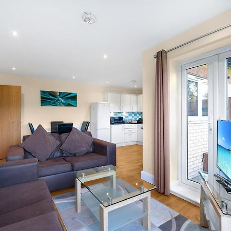 London Heathrow Living Serviced Apartments By Ferndale Stanwell Eksteriør bilde