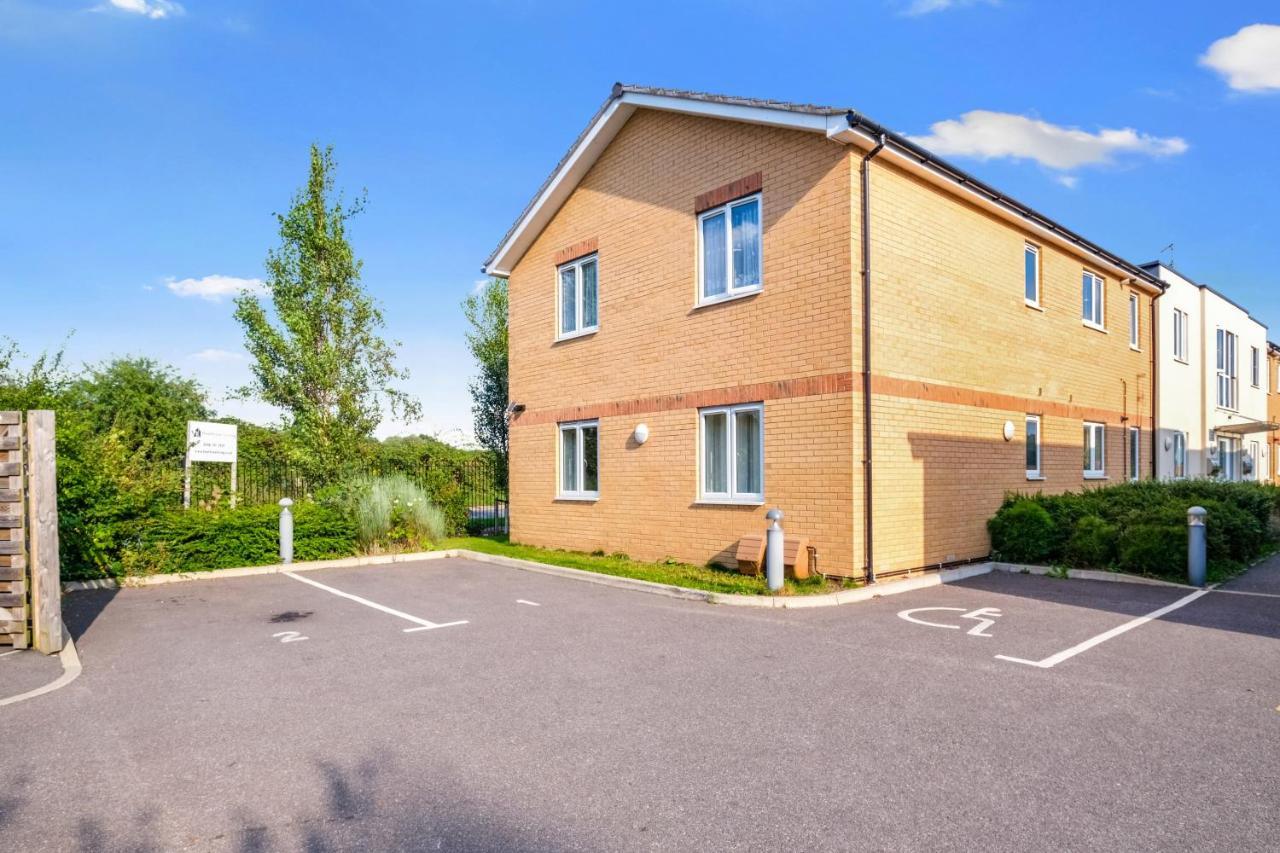 London Heathrow Living Serviced Apartments By Ferndale Stanwell Eksteriør bilde