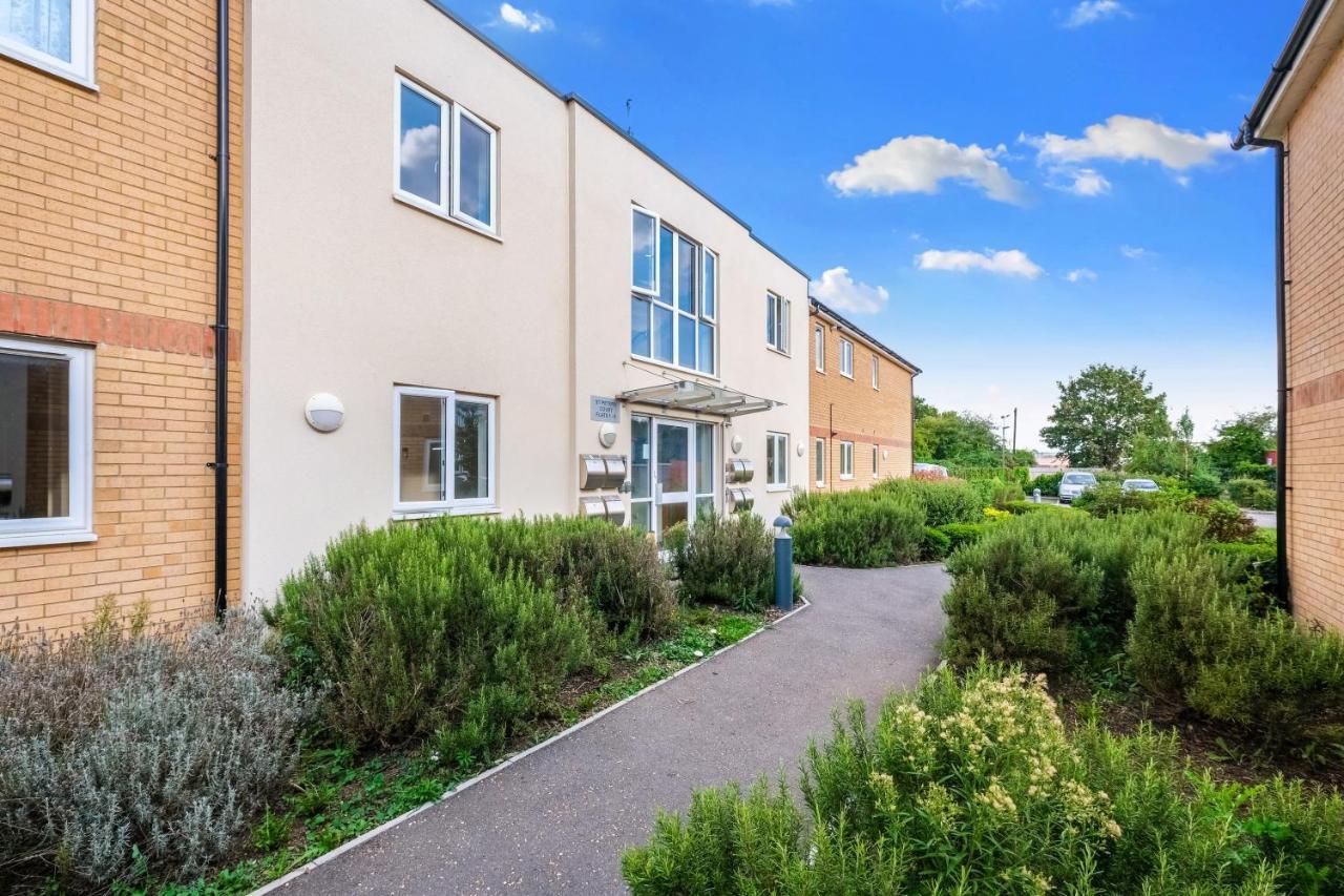 London Heathrow Living Serviced Apartments By Ferndale Stanwell Eksteriør bilde
