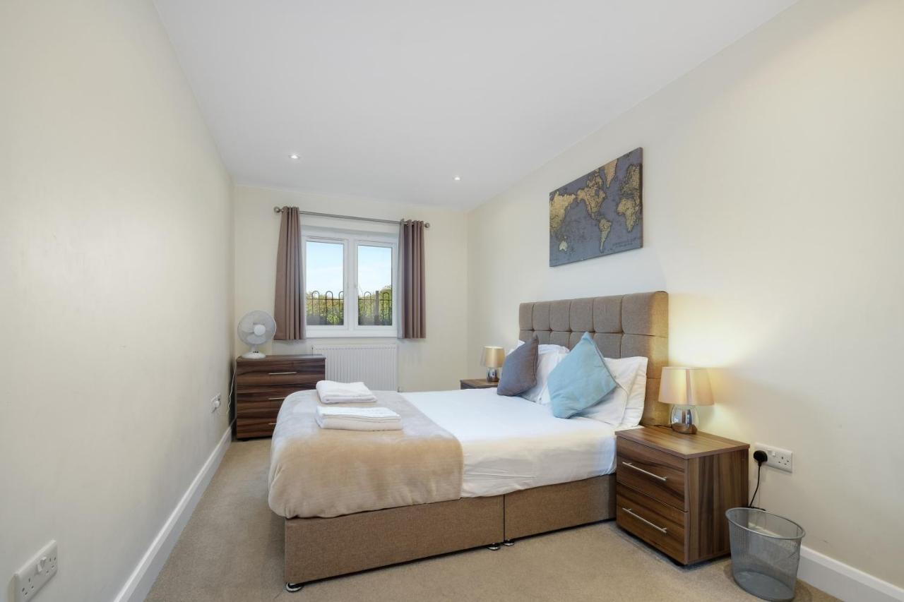 London Heathrow Living Serviced Apartments By Ferndale Stanwell Eksteriør bilde