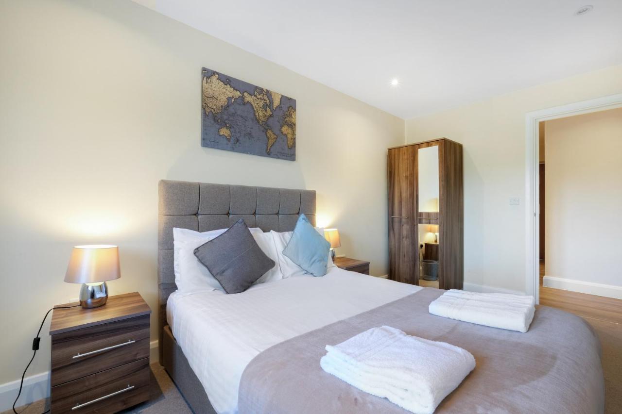 London Heathrow Living Serviced Apartments By Ferndale Stanwell Eksteriør bilde