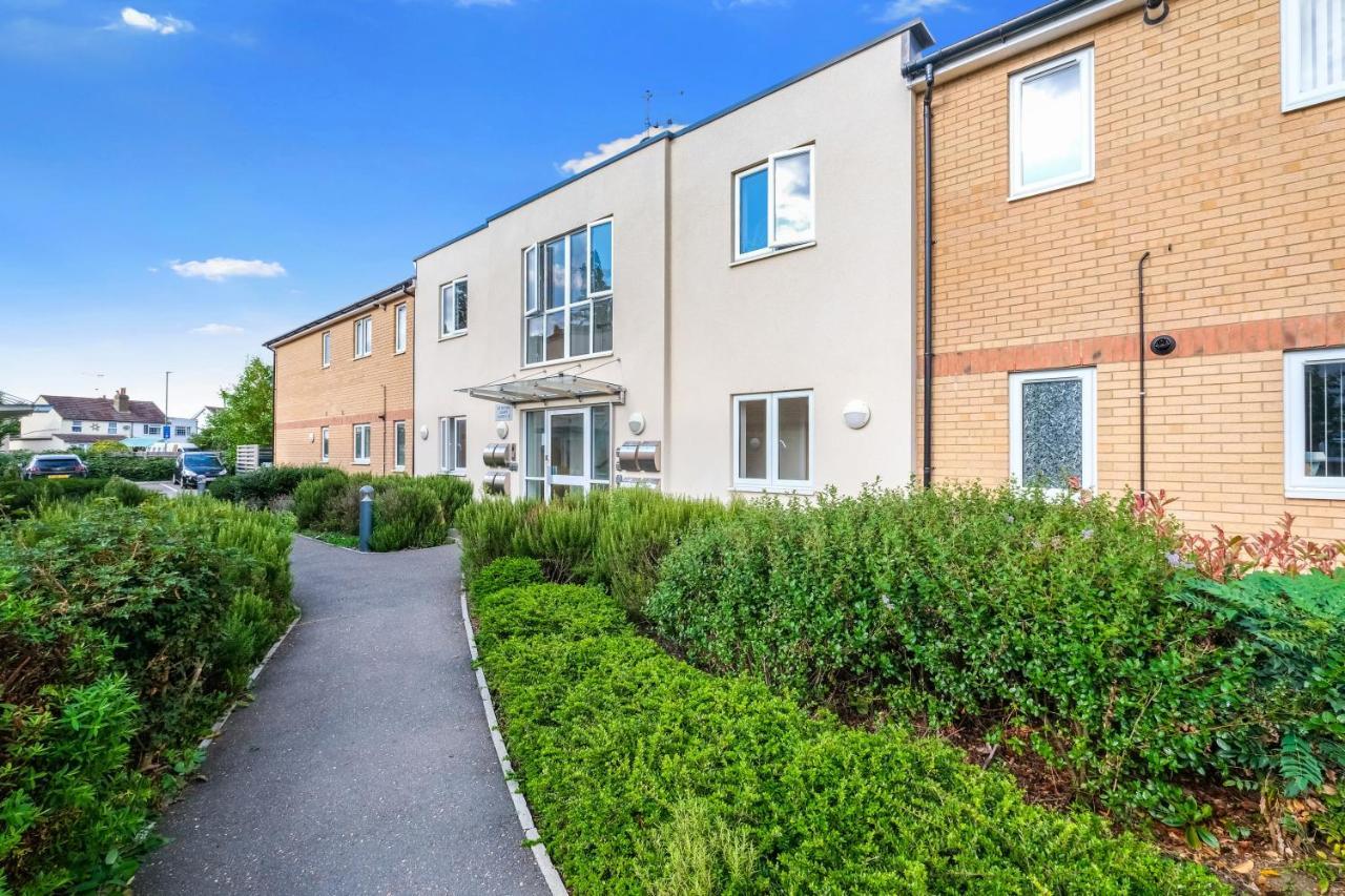 London Heathrow Living Serviced Apartments By Ferndale Stanwell Eksteriør bilde