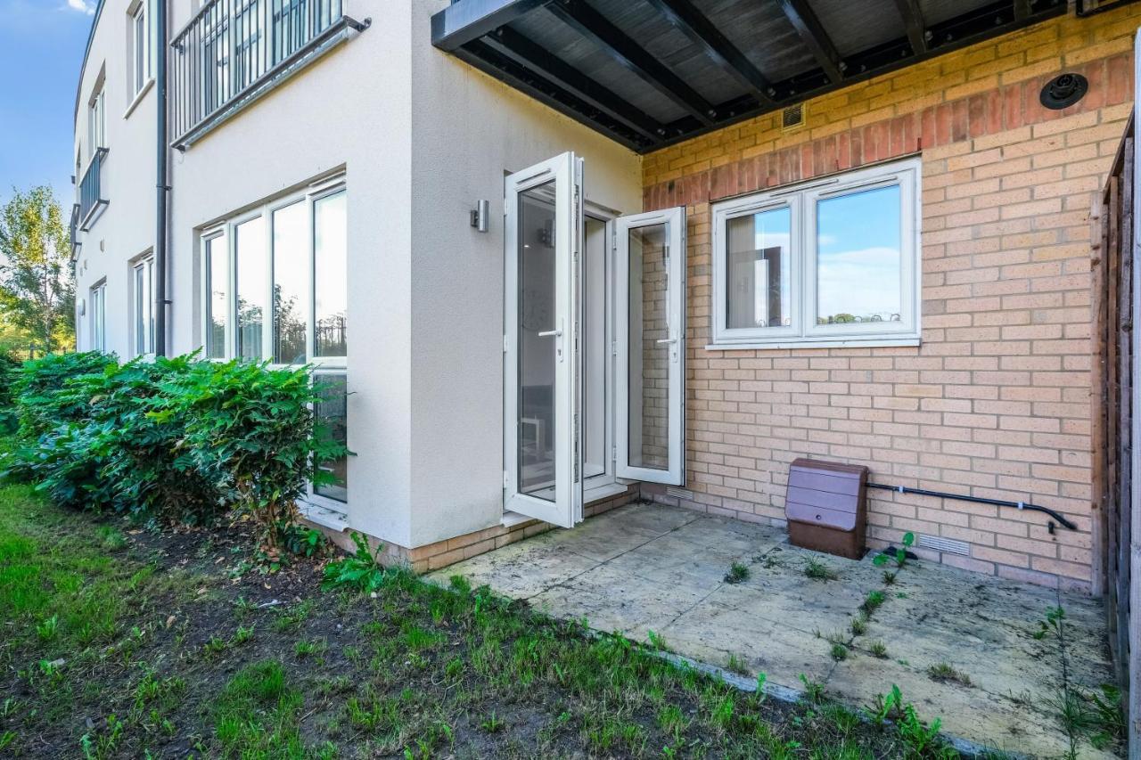 London Heathrow Living Serviced Apartments By Ferndale Stanwell Eksteriør bilde
