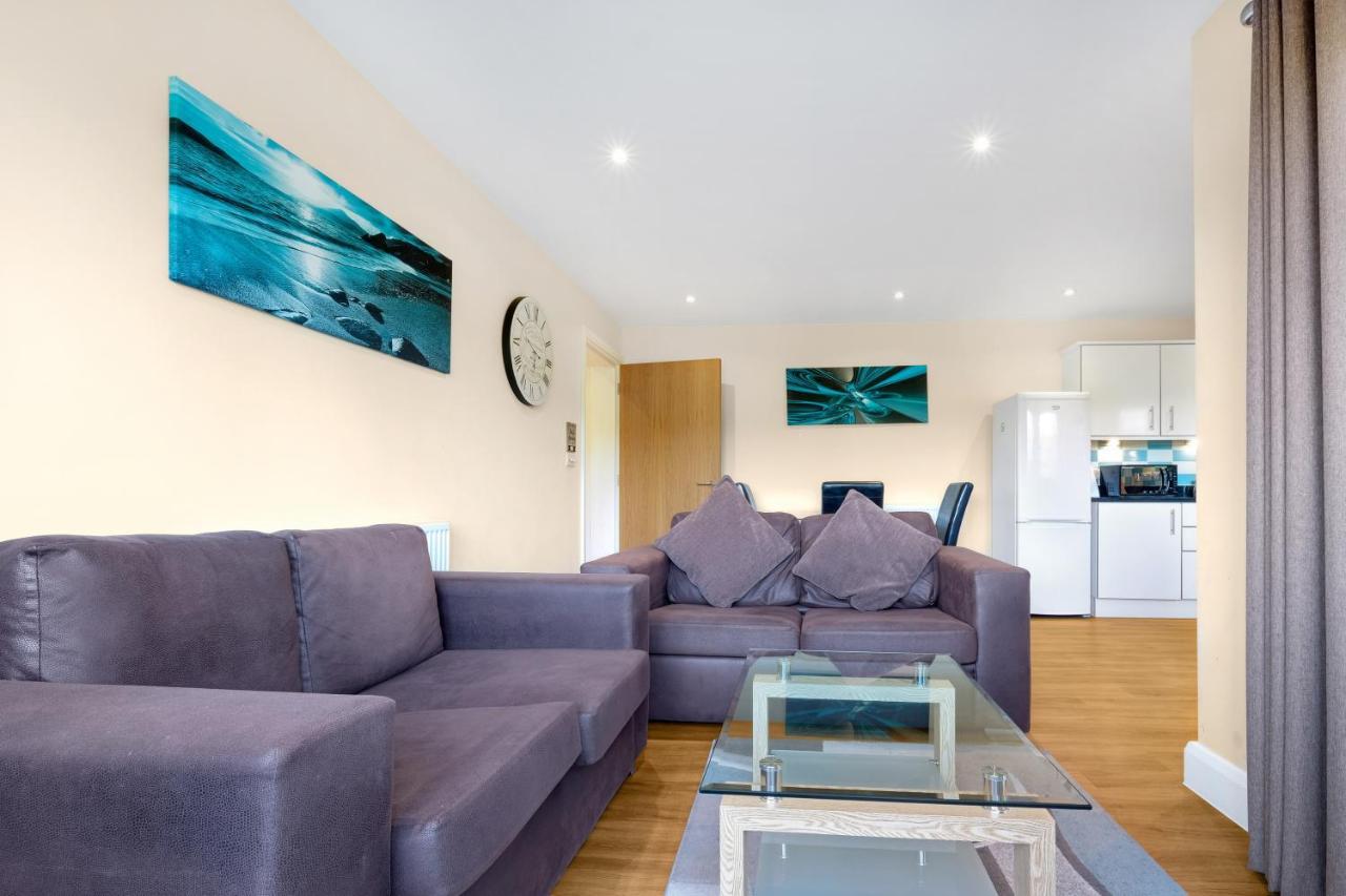 London Heathrow Living Serviced Apartments By Ferndale Stanwell Eksteriør bilde