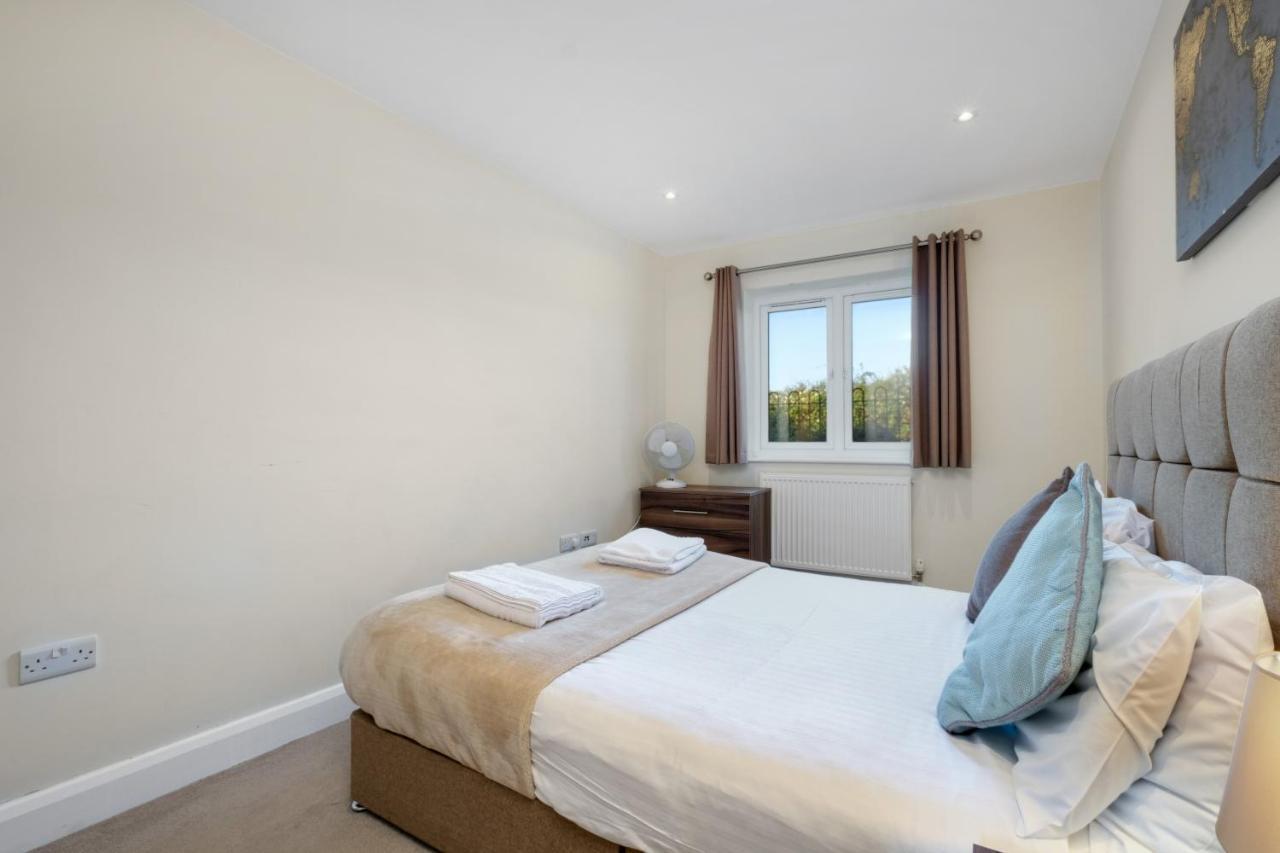 London Heathrow Living Serviced Apartments By Ferndale Stanwell Eksteriør bilde