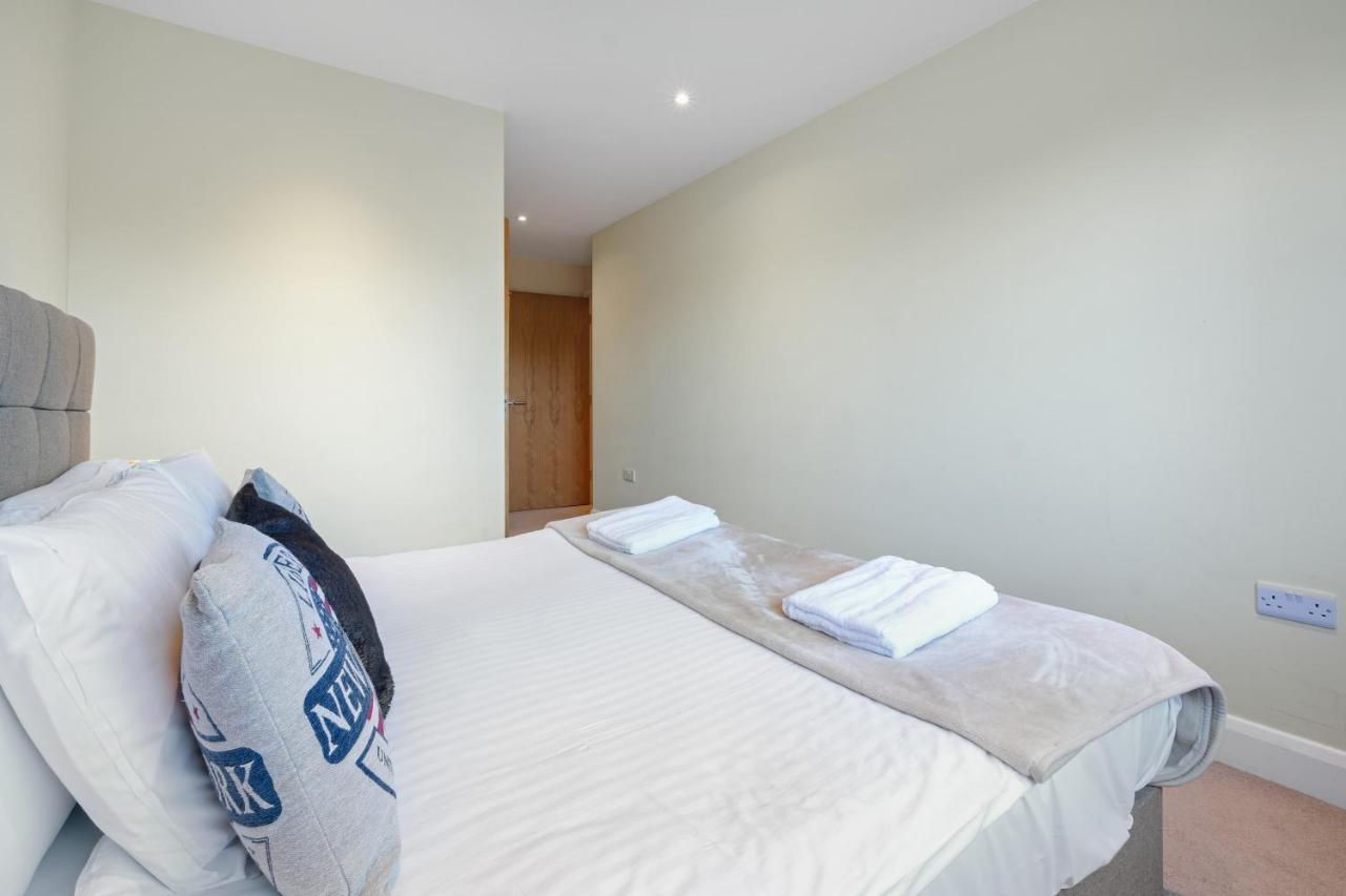 London Heathrow Living Serviced Apartments By Ferndale Stanwell Eksteriør bilde