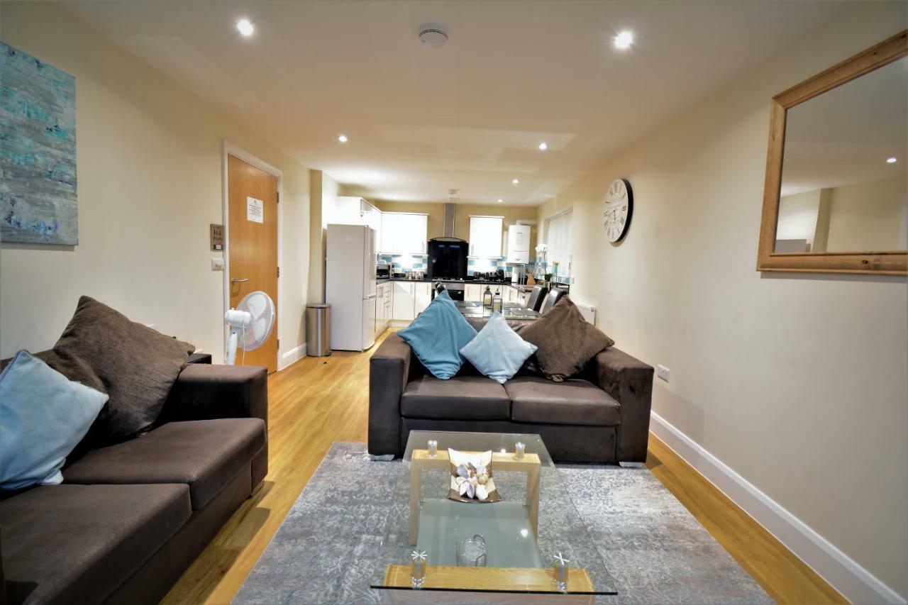 London Heathrow Living Serviced Apartments By Ferndale Stanwell Eksteriør bilde