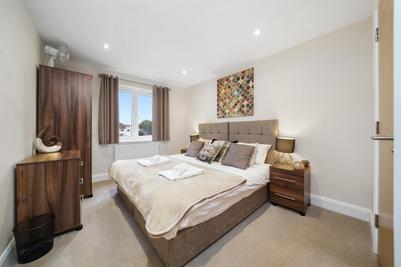 London Heathrow Living Serviced Apartments By Ferndale Stanwell Eksteriør bilde