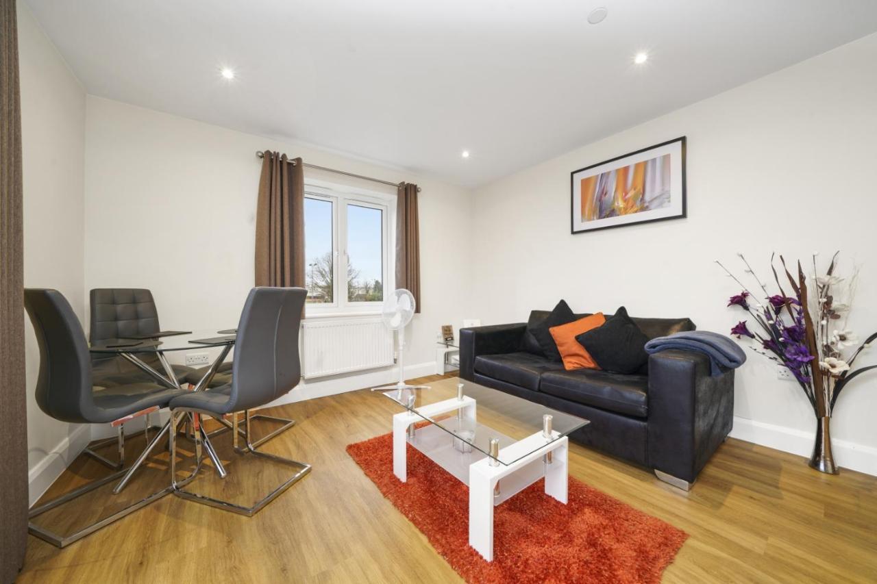 London Heathrow Living Serviced Apartments By Ferndale Stanwell Eksteriør bilde