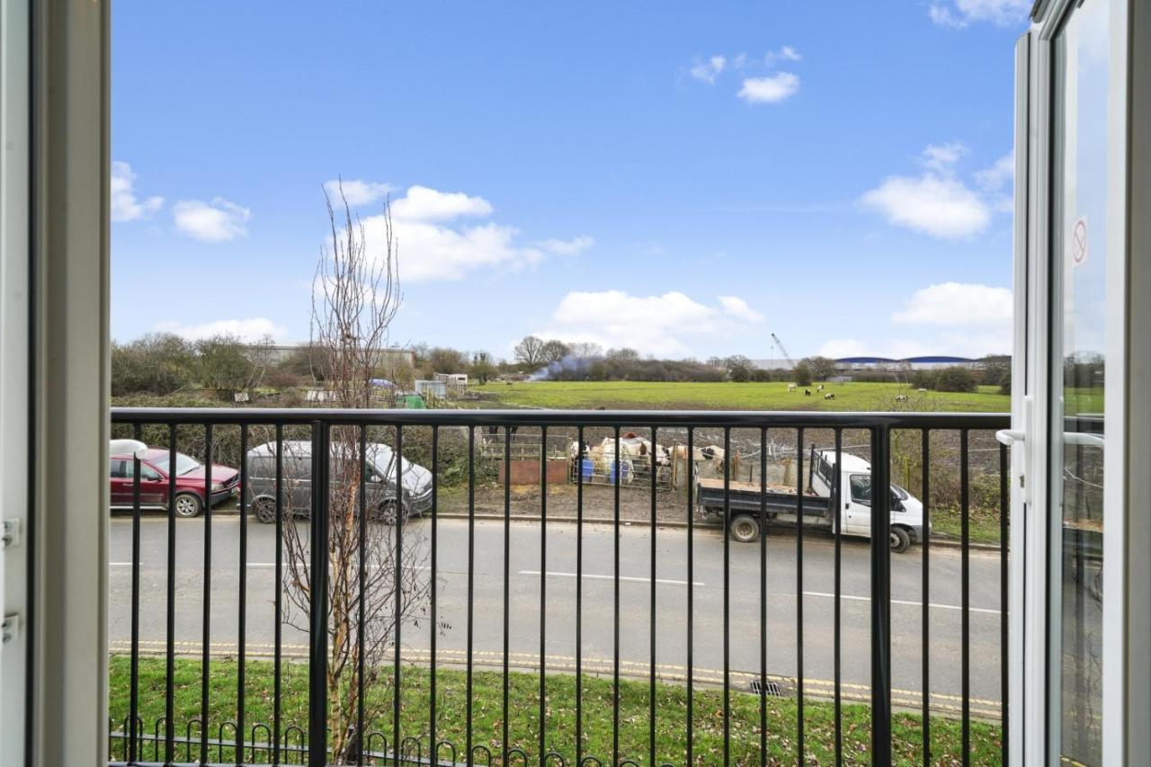 London Heathrow Living Serviced Apartments By Ferndale Stanwell Eksteriør bilde