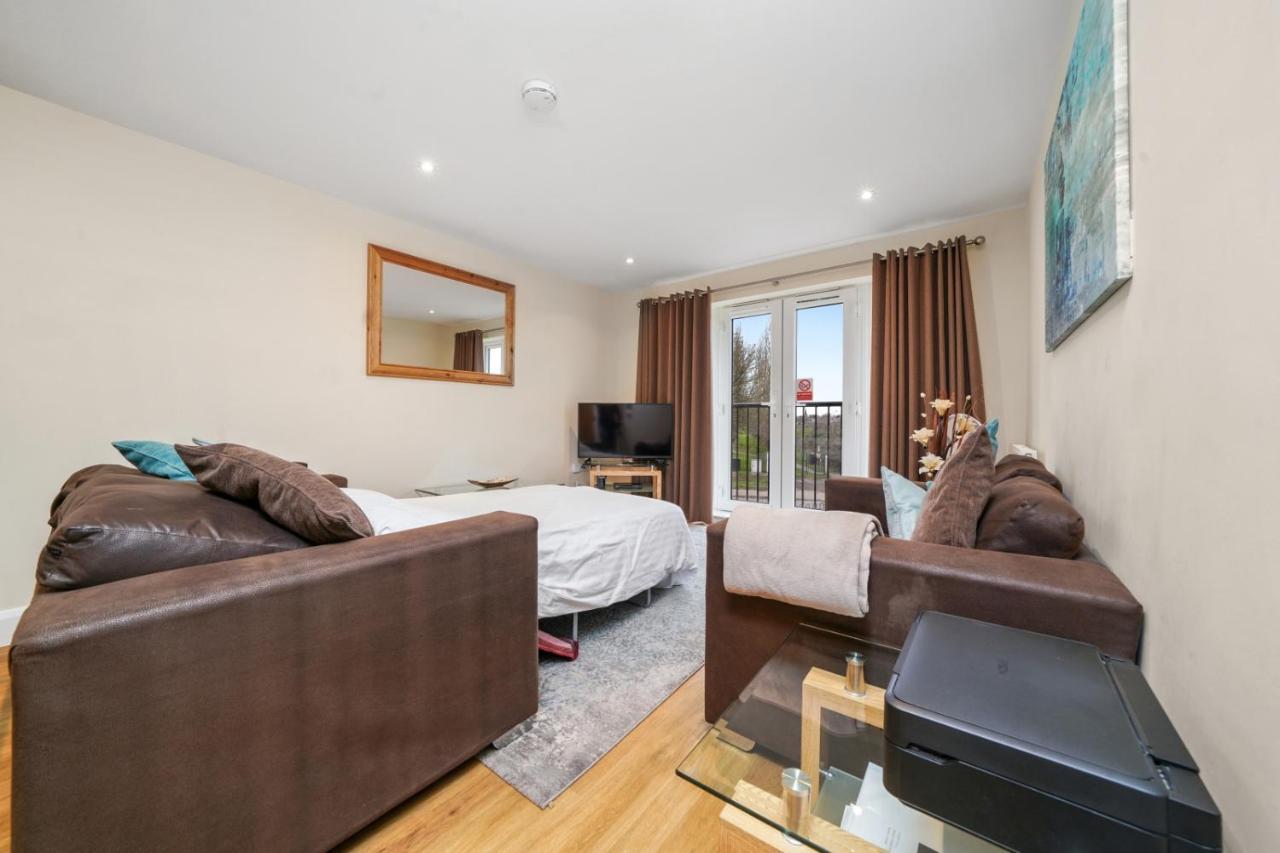 London Heathrow Living Serviced Apartments By Ferndale Stanwell Eksteriør bilde