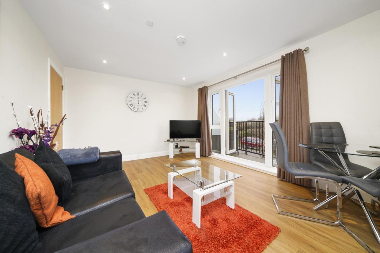 London Heathrow Living Serviced Apartments By Ferndale Stanwell Eksteriør bilde