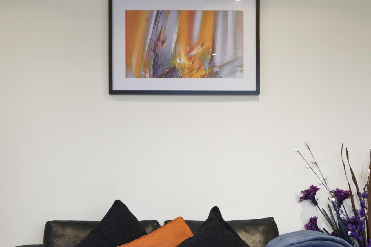 London Heathrow Living Serviced Apartments By Ferndale Stanwell Eksteriør bilde