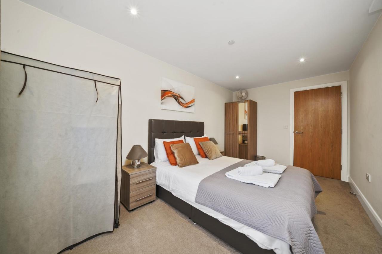 London Heathrow Living Serviced Apartments By Ferndale Stanwell Eksteriør bilde