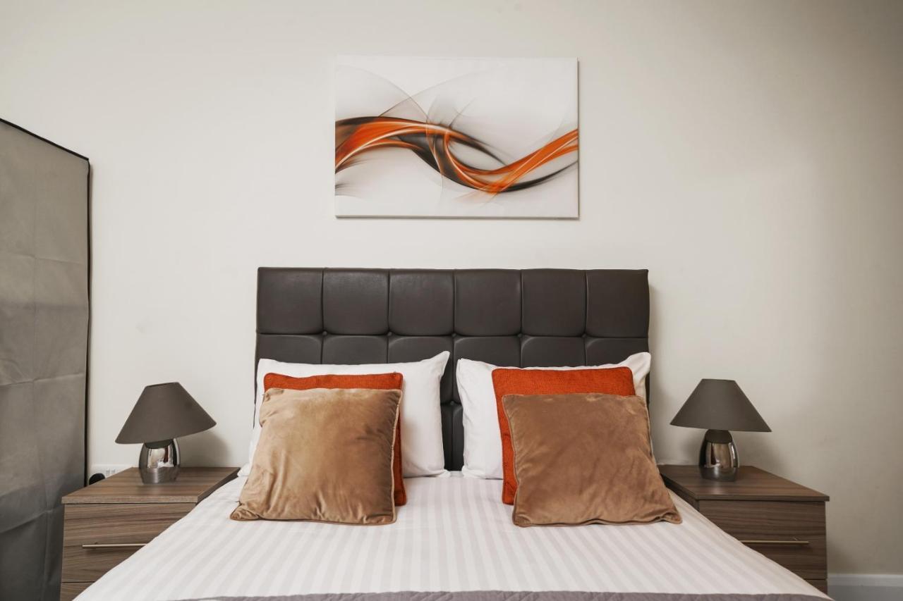 London Heathrow Living Serviced Apartments By Ferndale Stanwell Eksteriør bilde