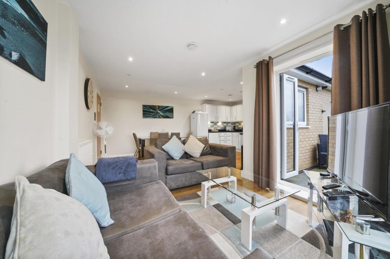 London Heathrow Living Serviced Apartments By Ferndale Stanwell Eksteriør bilde