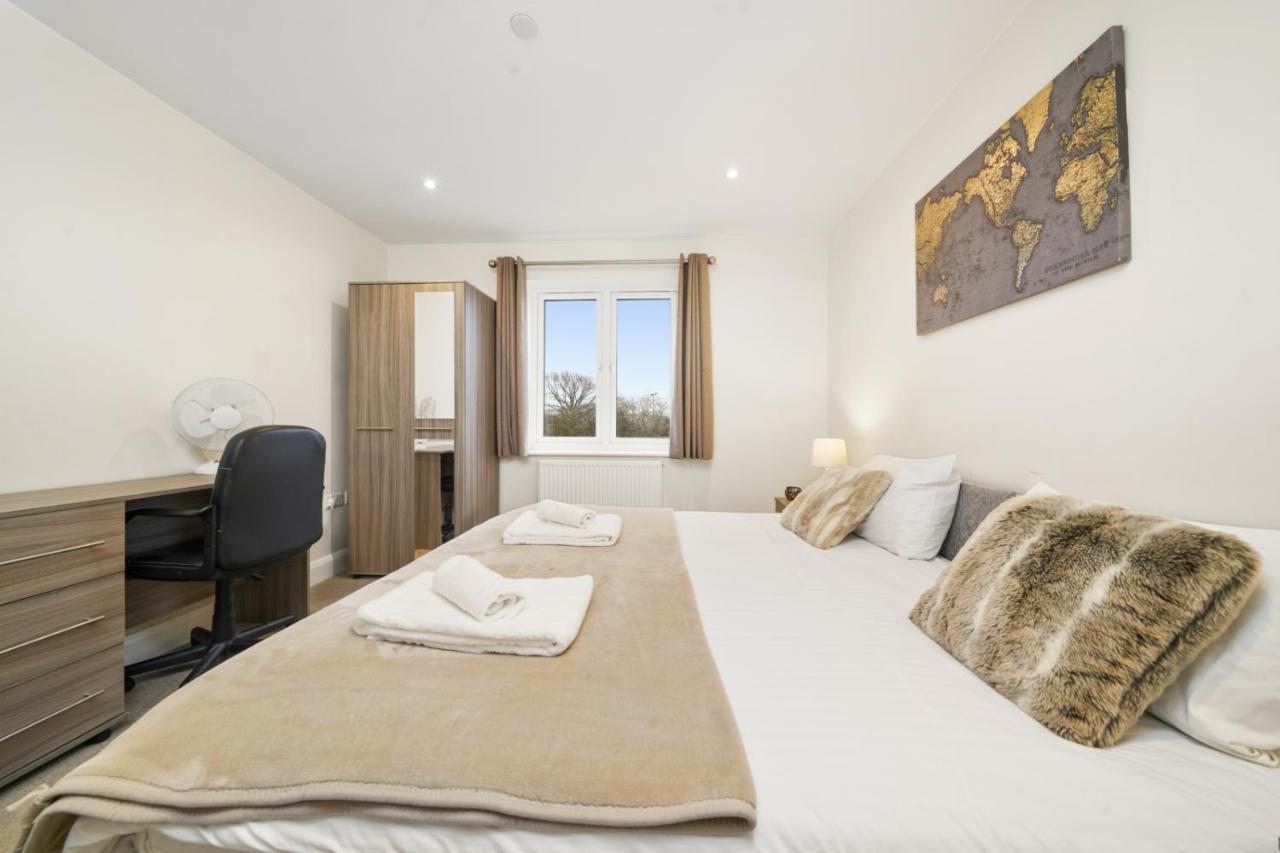 London Heathrow Living Serviced Apartments By Ferndale Stanwell Eksteriør bilde