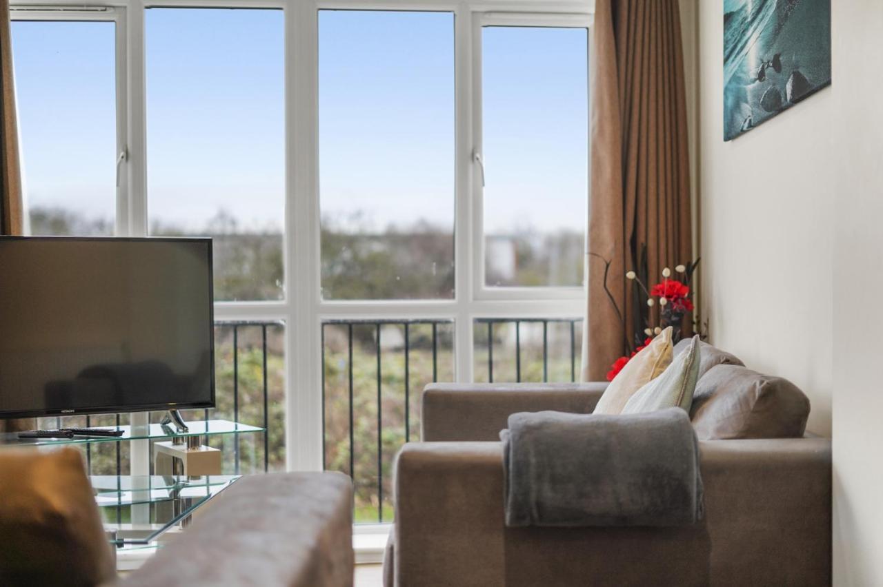 London Heathrow Living Serviced Apartments By Ferndale Stanwell Eksteriør bilde