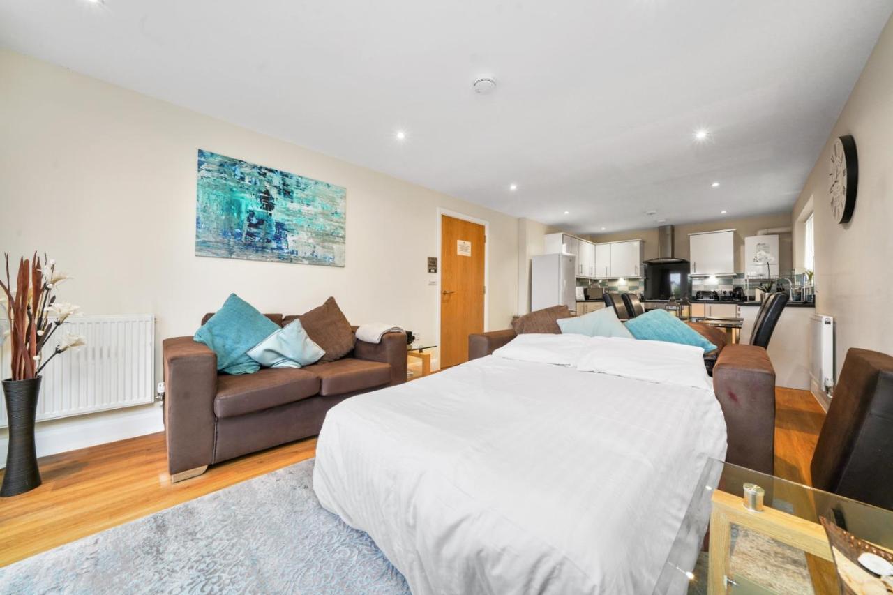 London Heathrow Living Serviced Apartments By Ferndale Stanwell Eksteriør bilde
