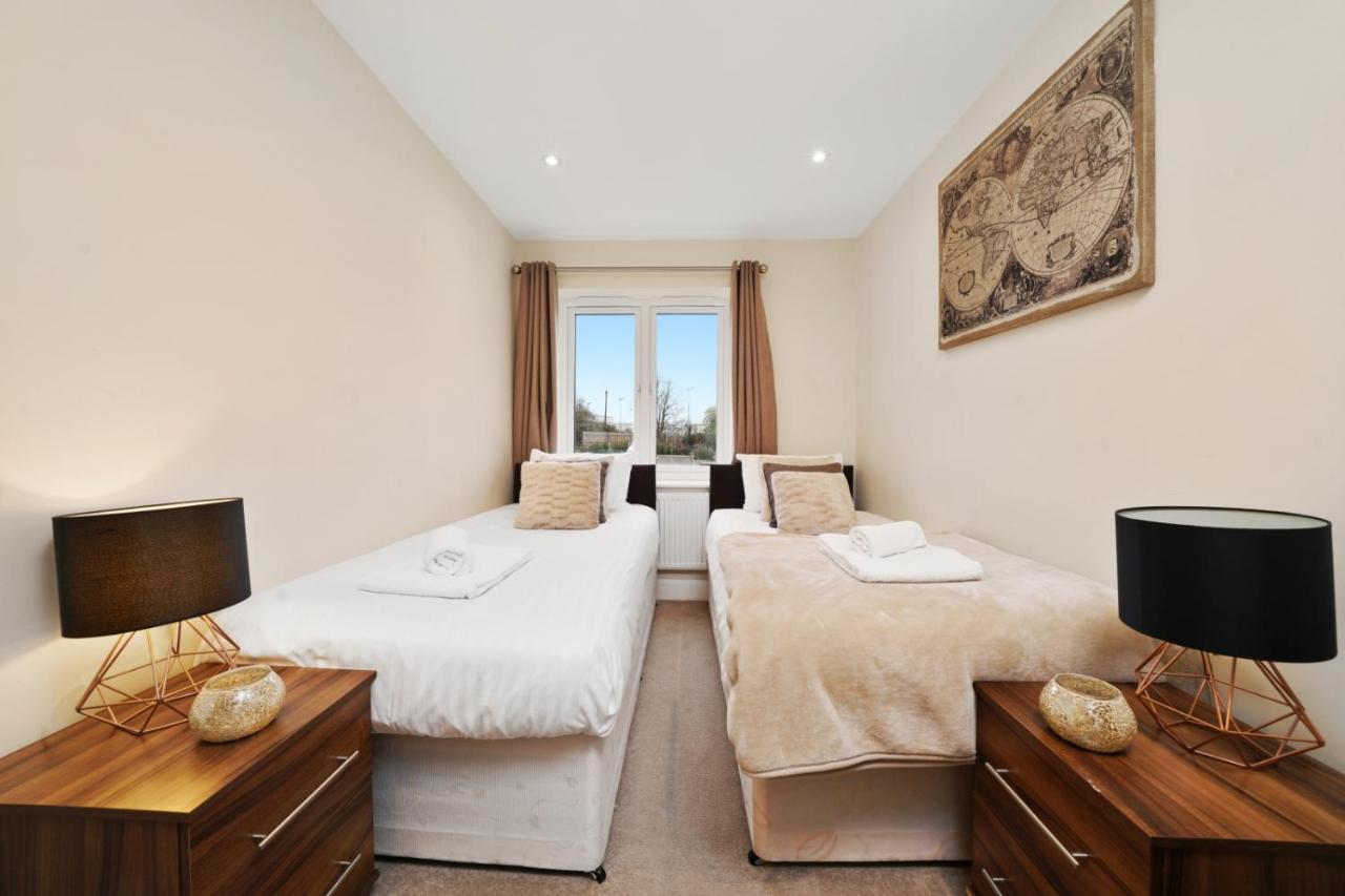 London Heathrow Living Serviced Apartments By Ferndale Stanwell Eksteriør bilde