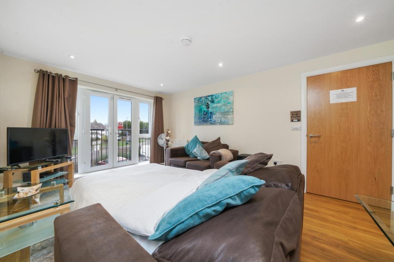 London Heathrow Living Serviced Apartments By Ferndale Stanwell Eksteriør bilde