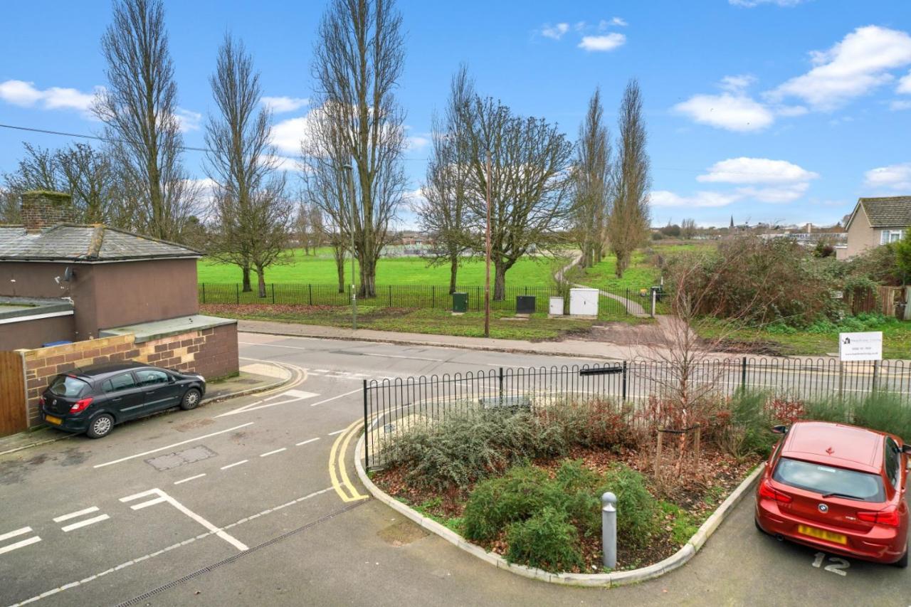 London Heathrow Living Serviced Apartments By Ferndale Stanwell Eksteriør bilde